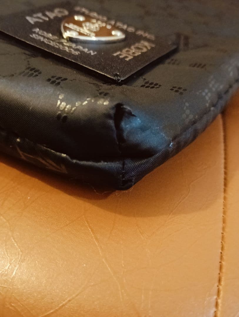 アタオ無駄なものを削ぎ落としたATAOの超軽量PCケース　ブラック