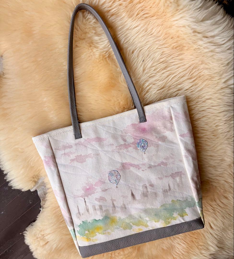 (手づくり) \"ピンクの夕暮れ、エッフェル塔の見えるカフェ\"トートバッグレザー