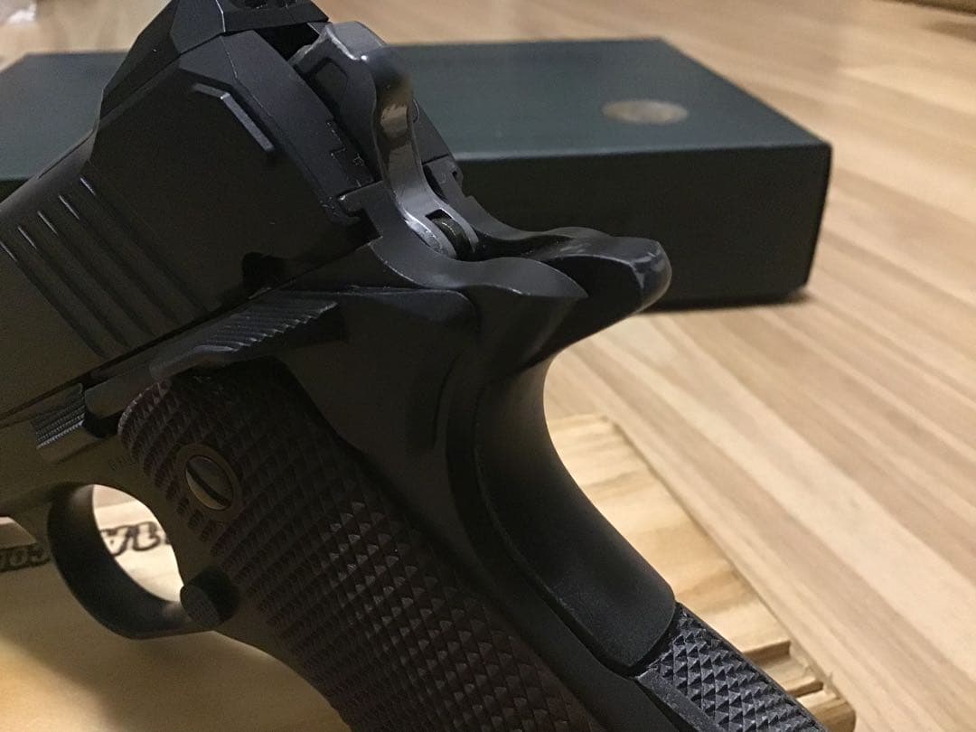 東京マルイ ハイキャパDOR ガバメントグリップカスタム 木製スタンドセット