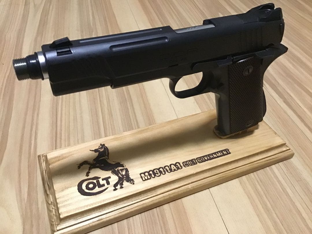 東京マルイ ハイキャパDOR ガバメントグリップカスタム 木製スタンドセット