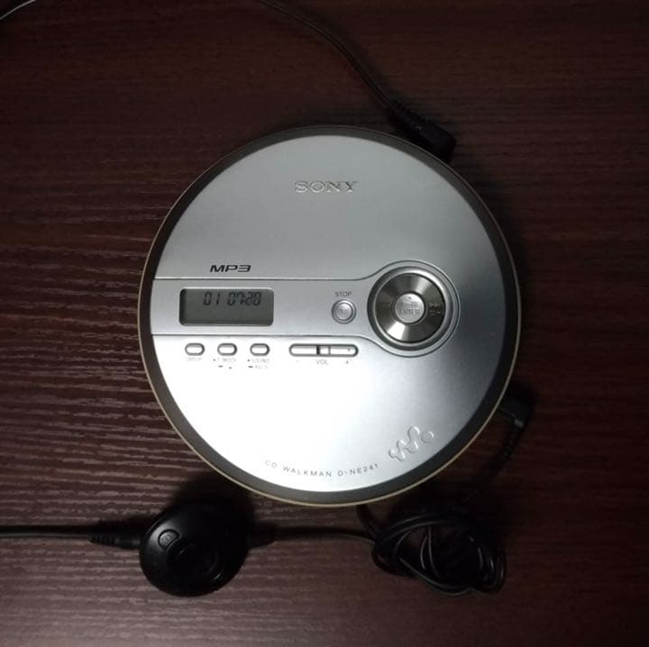 CD本来の高音質で聴く。SONY CD WALKMAN D-NE241