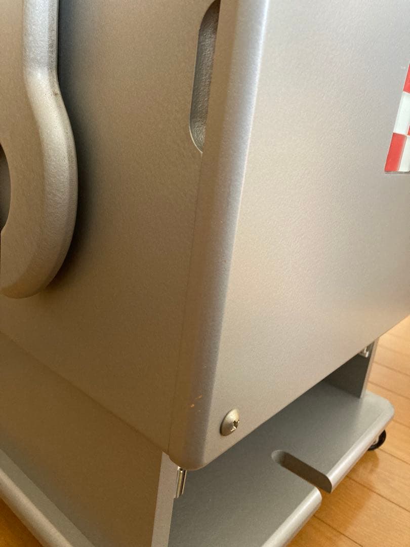 ロビット　収納家具　シルバー色