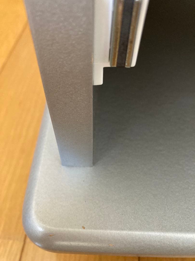 ロビット　収納家具　シルバー色