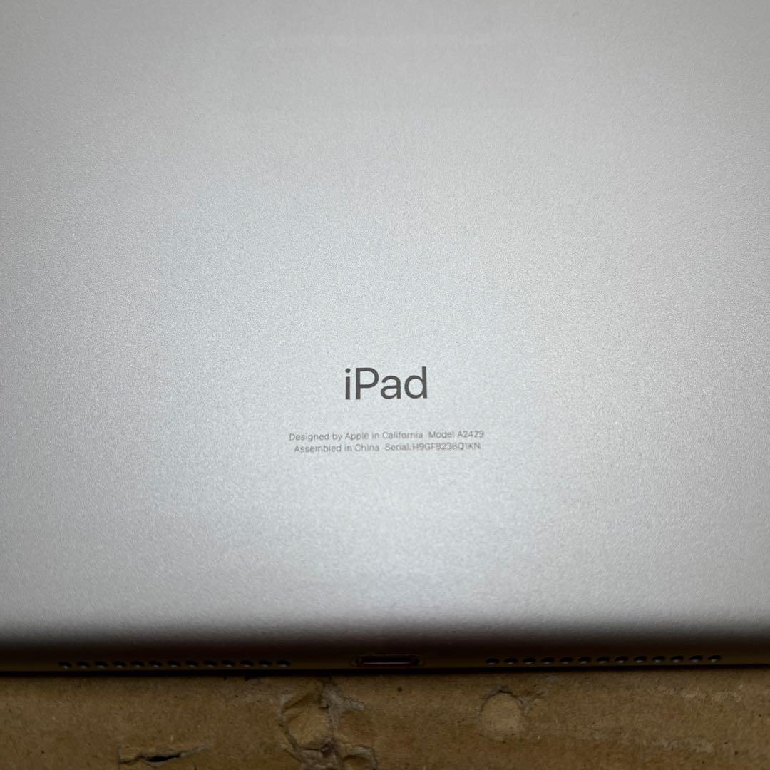 iPad 第8世代　本体　Wi-Fi +Cellular 32GB シルバー