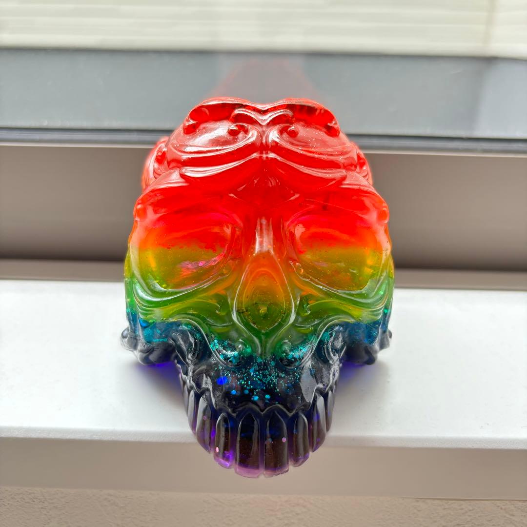 レジン　骸骨の小物入れ　レインボーラメ
