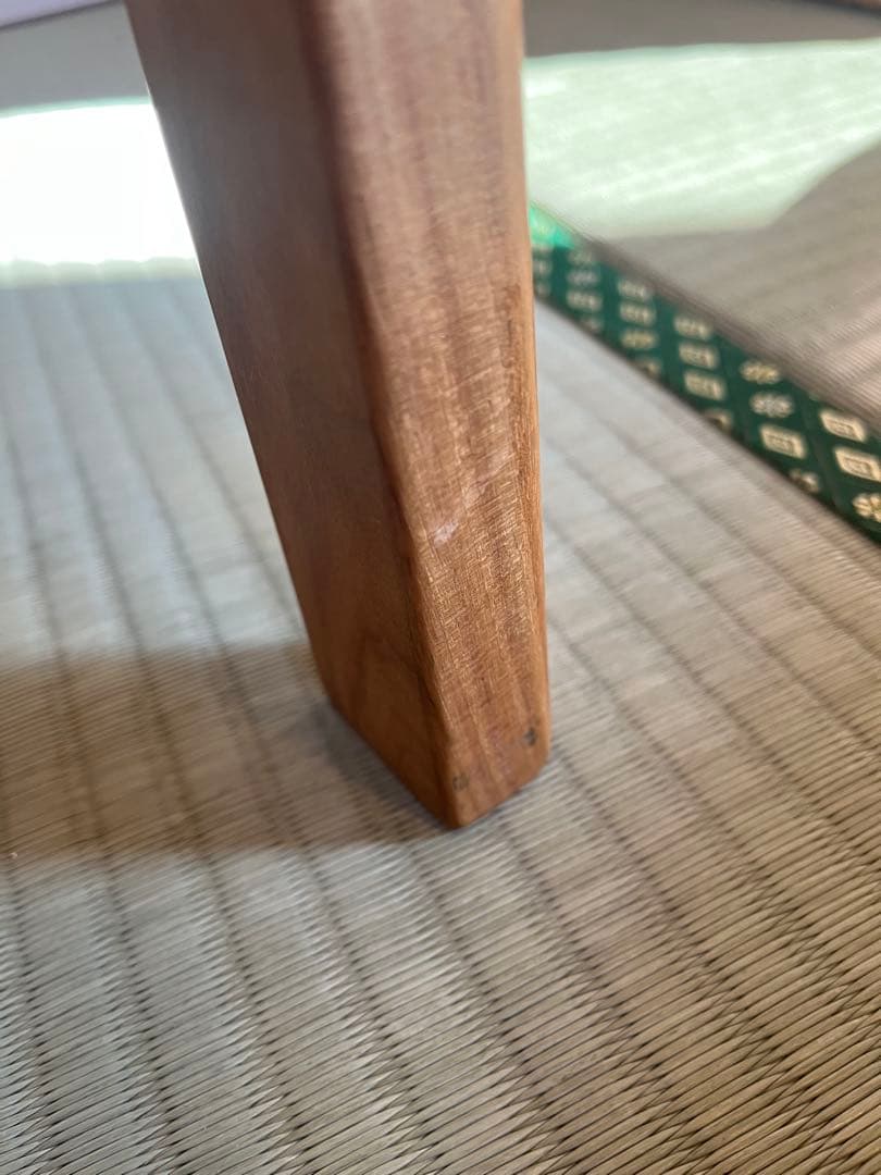 胡桃の木の椅子
