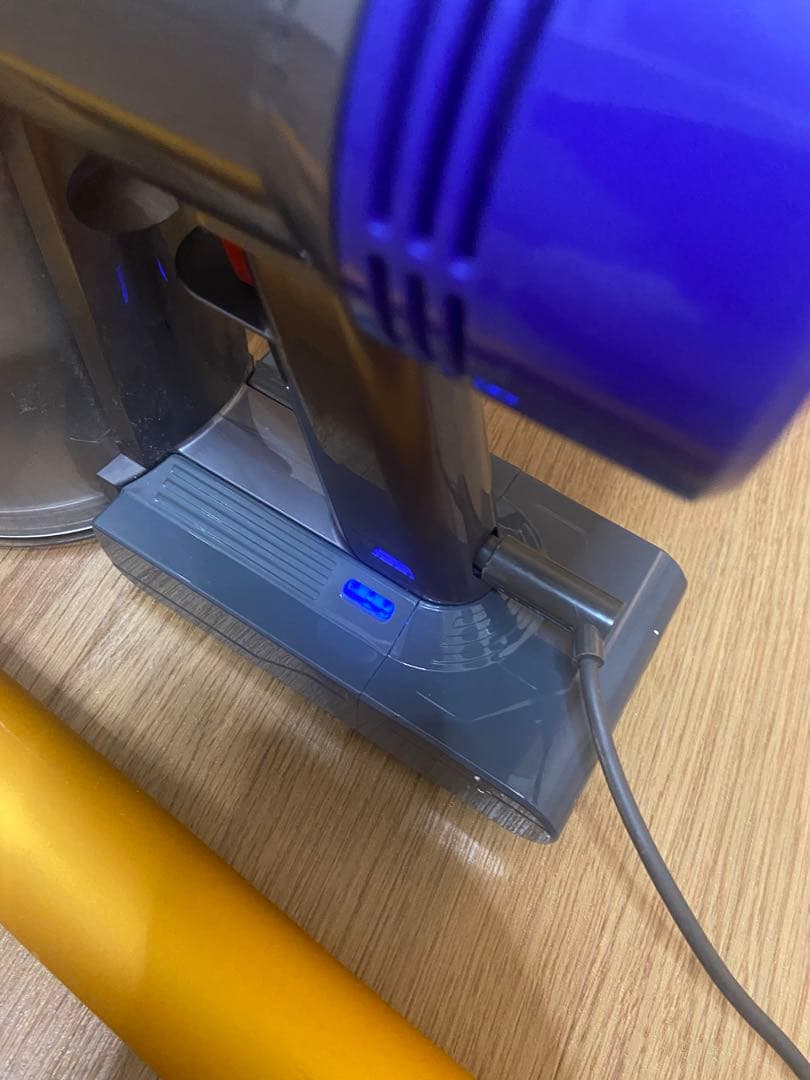 ダイソン　掃除機　V8 Fluffy extra ジャンク品