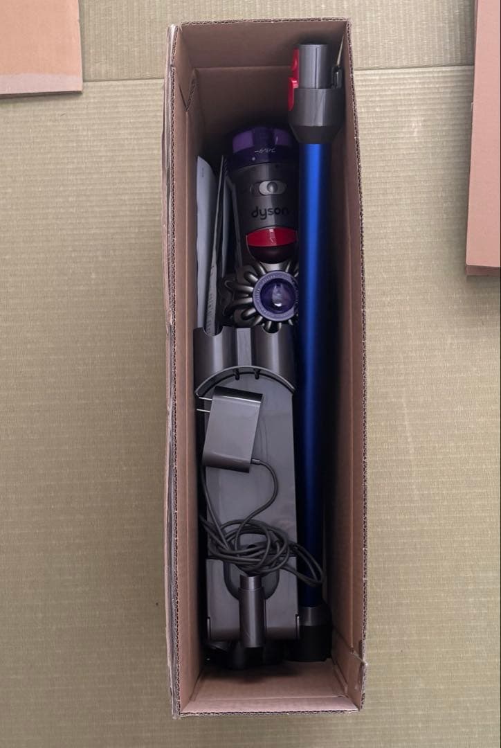 Dyson V8 Slim Fluffy Extra 掃除機 一式