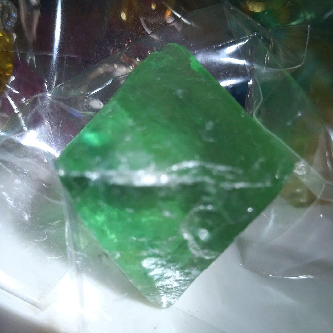 エメラルドぽい フローライト　自然 結晶八面体　パワーストーン