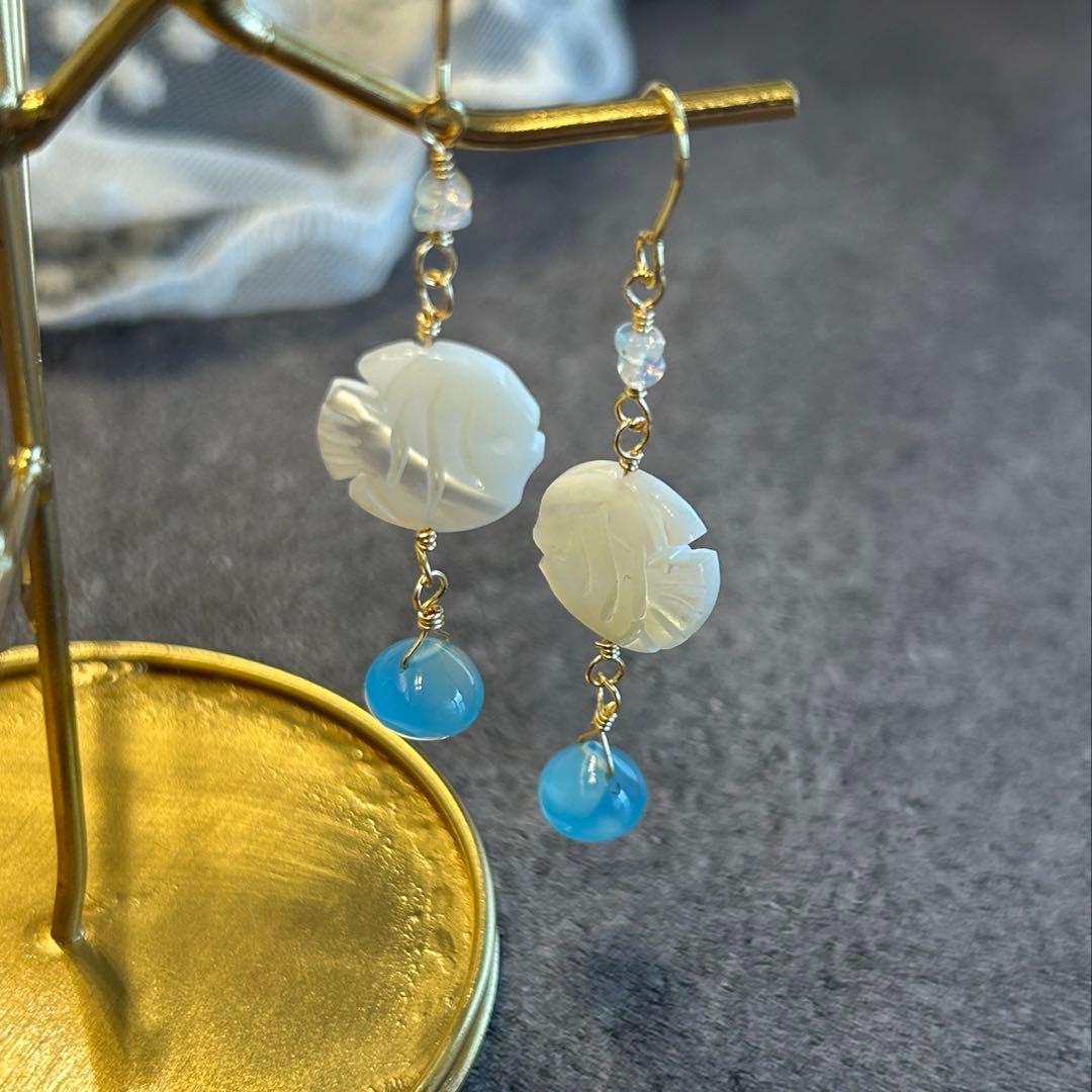 Kaya きらきらアマゾナイトのピアス•シェルのお魚ピアス