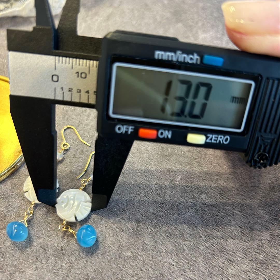 Kaya きらきらアマゾナイトのピアス•シェルのお魚ピアス