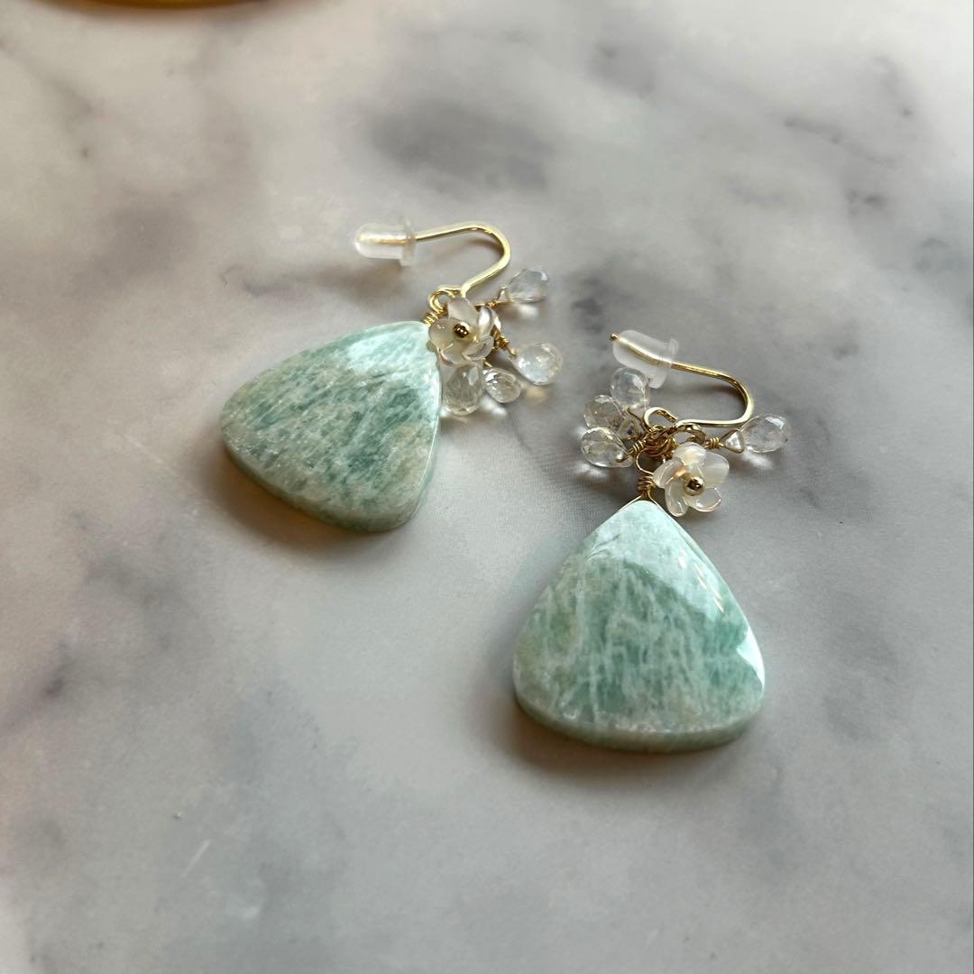 Kaya きらきらアマゾナイトのピアス•シェルのお魚ピアス