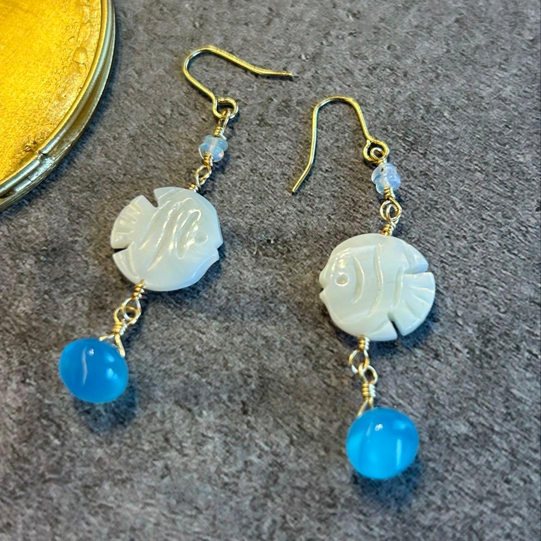 Kaya きらきらアマゾナイトのピアス•シェルのお魚ピアス