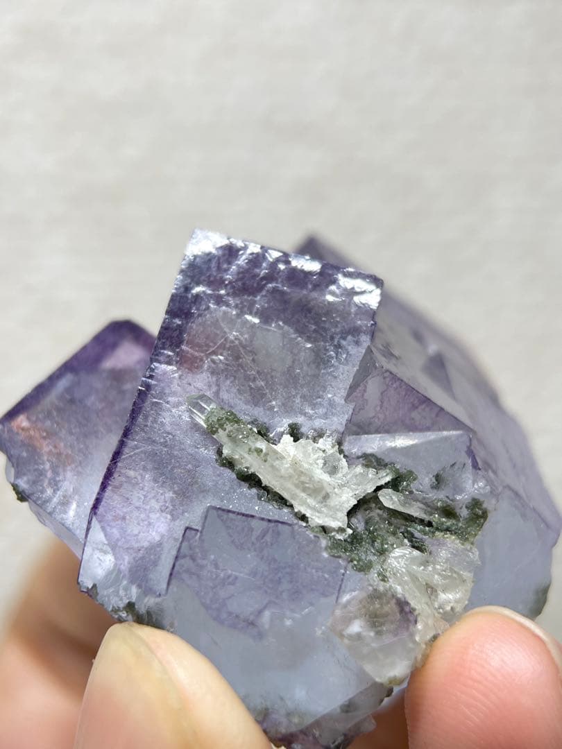 ヤオガンシャン産　薄紫フローライト原石　大粒　鉱物標本　46g