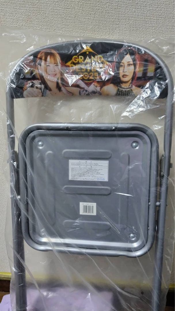 岩谷麻優 イヨ・スカイ マリーゴールド WWE ロイヤルシート特典 パイプ椅子