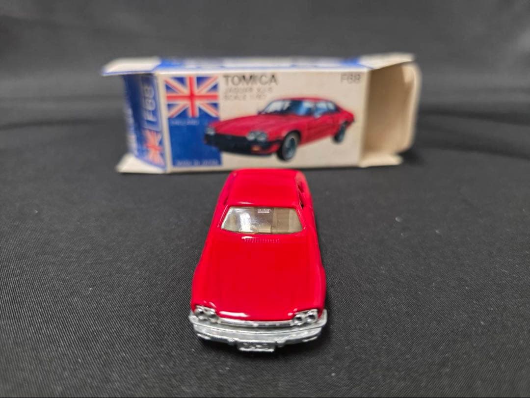 トミカ青箱F68ジャガーXJ-S(日本製) レア色。レッド。