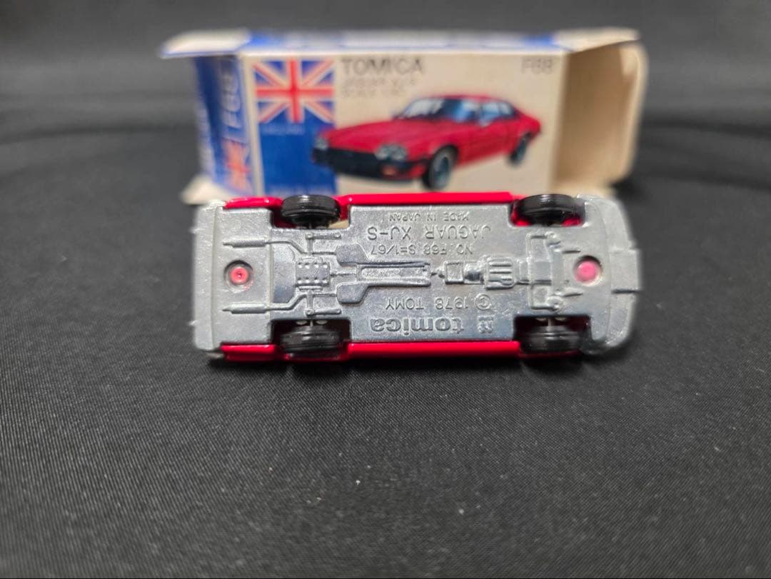 トミカ青箱F68ジャガーXJ-S(日本製) レア色。レッド。