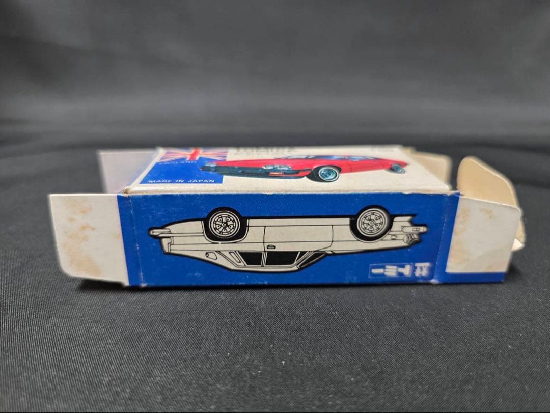 トミカ青箱F68ジャガーXJ-S(日本製) レア色。レッド。