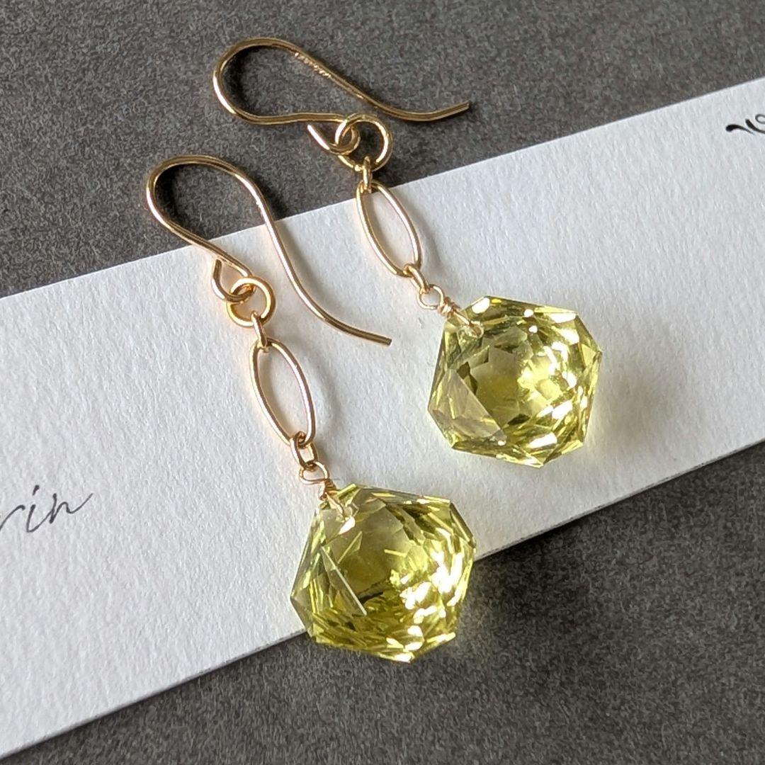 ポメころび様 水晶 コンケーブカットブーケピアス