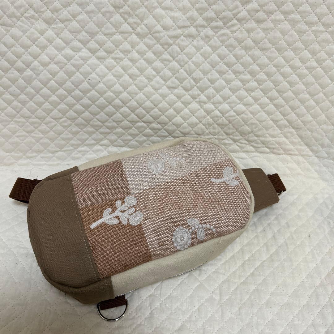 ミナペルホネン　ハンドメイド　BOXタイプボディバッグ ボヌールmixベージュ