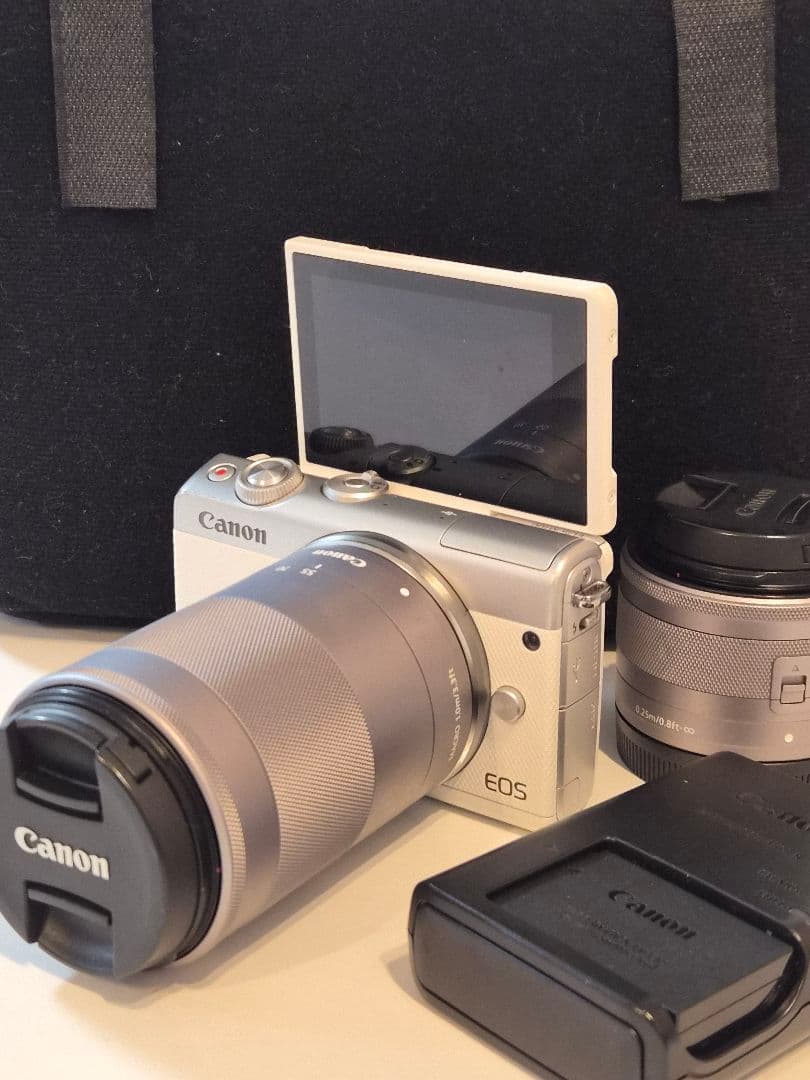 Canon EOS M100 ミラーレスカメラ シルバー 2本レンズ付き
