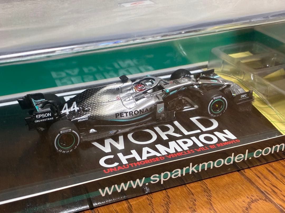 スパーク1/43メルセデスAMG W10 L.ハミルトン2019年WC