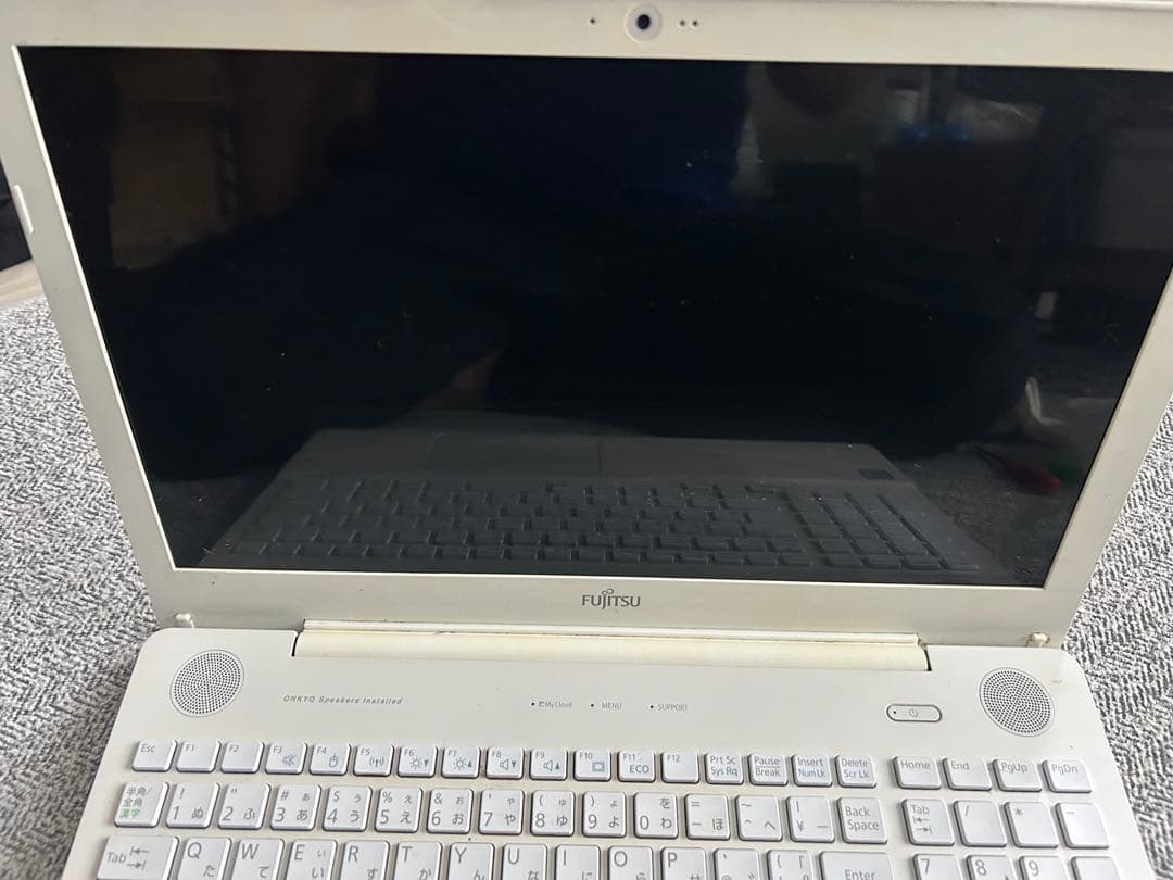 Fujitsu LIFEBOOK ホワイト