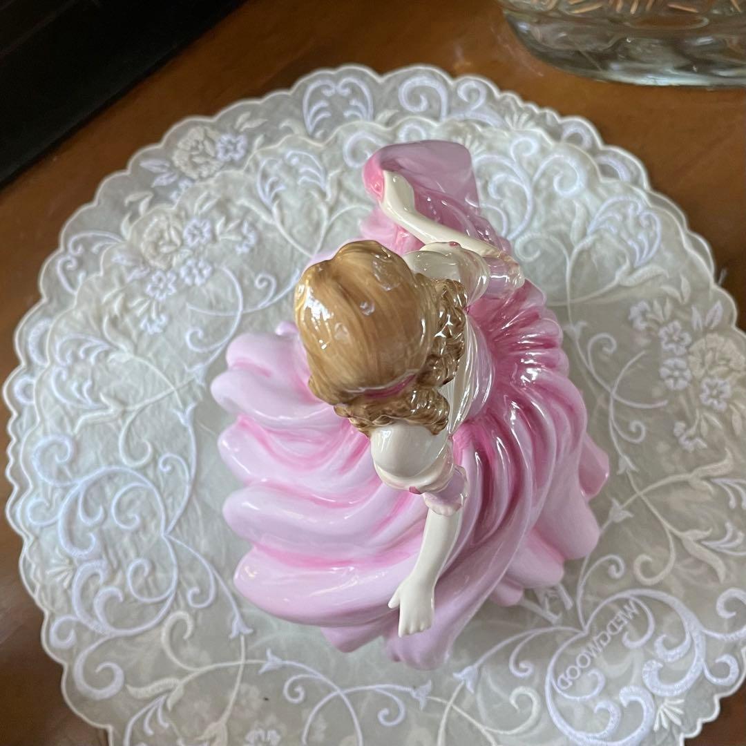 ロイヤルドルトン フィギュリン　2001 【Just For You】