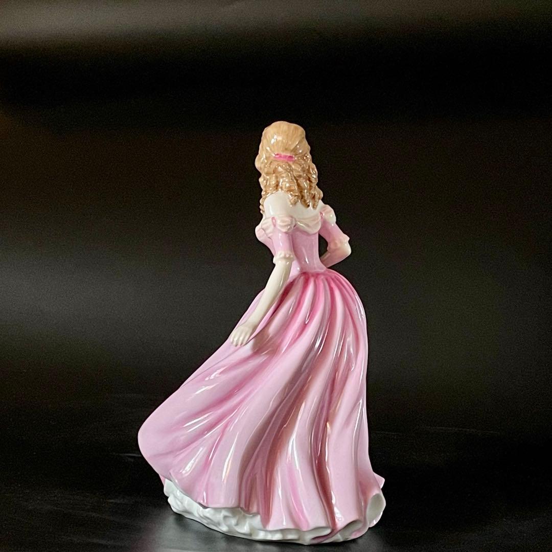 ロイヤルドルトン フィギュリン　2001 【Just For You】
