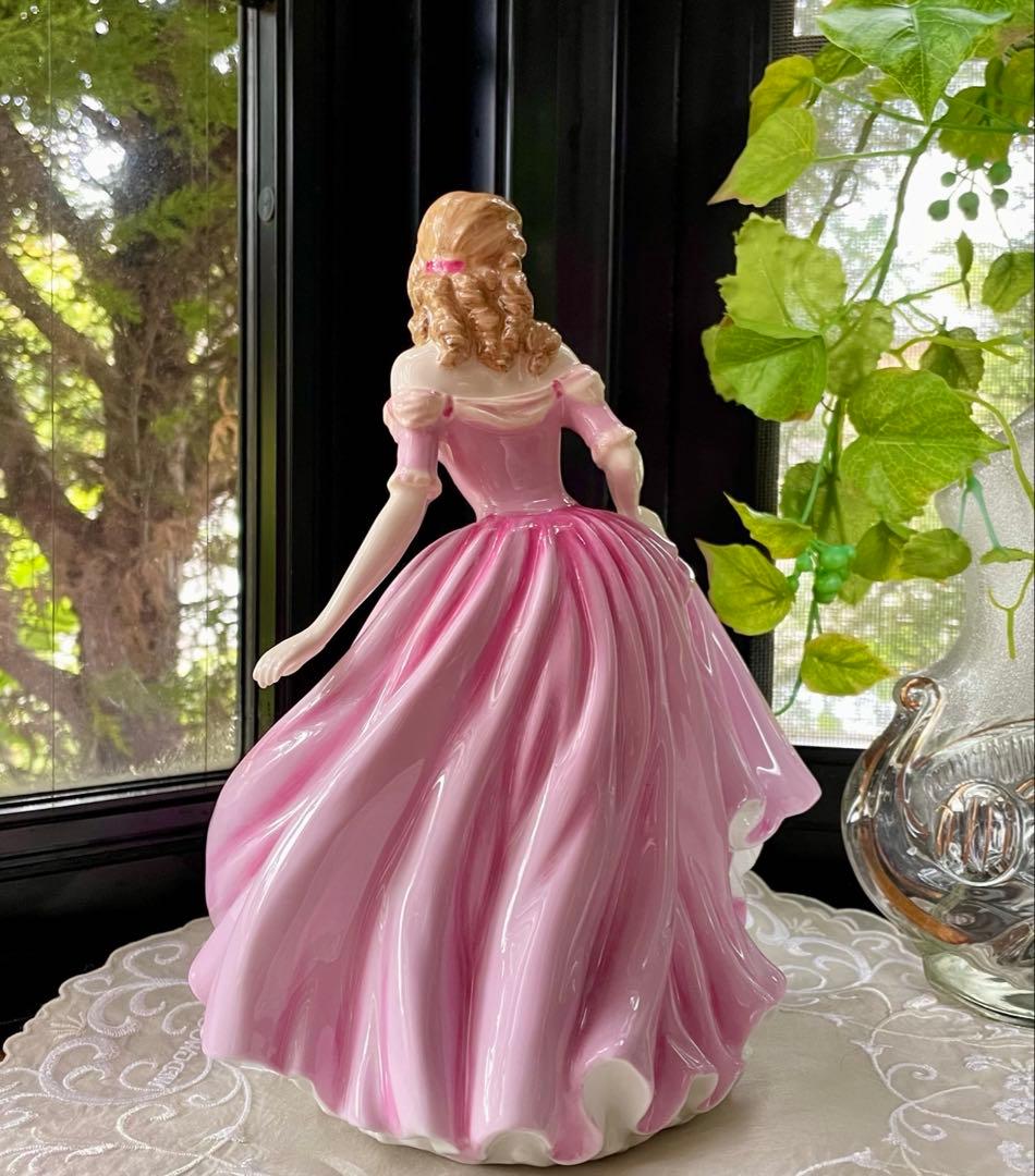 ロイヤルドルトン フィギュリン　2001 【Just For You】