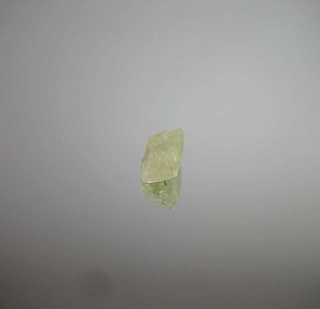 2048 1.9ct トレモライト