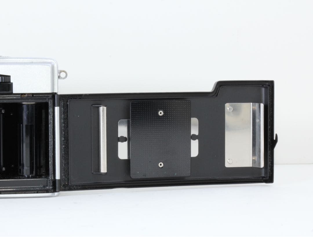 【非常に綺麗♪人気のハーフフィルムカメラ ♪] OLYMPUS PEN EED♪