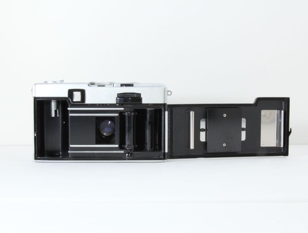 【非常に綺麗♪人気のハーフフィルムカメラ ♪] OLYMPUS PEN EED♪