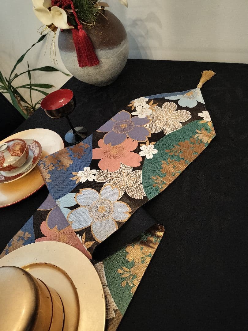 A952★逸品‼️豪華刺繍‼️ひな祭り‼️テーブルランナー2m11cm