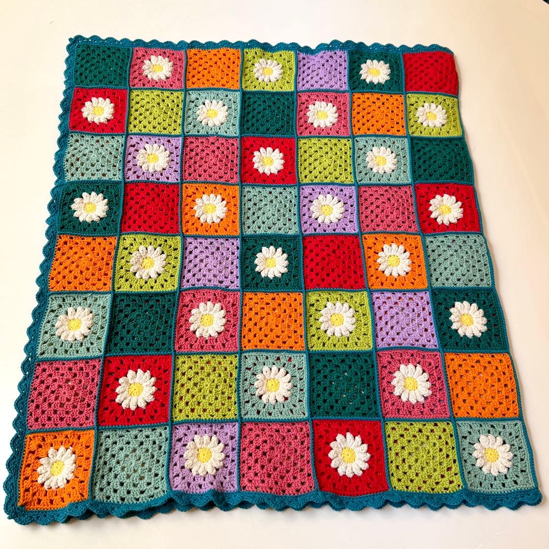 ハンドメイド　かぎ編み　お花のマルチカバー　ソファーカバー
