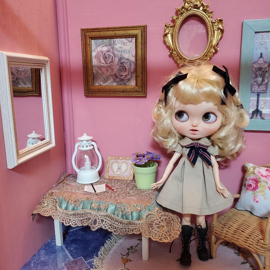 ピンク+°りぼん+°扉つきメルヘン*°ドールハウス*ブライスなどに