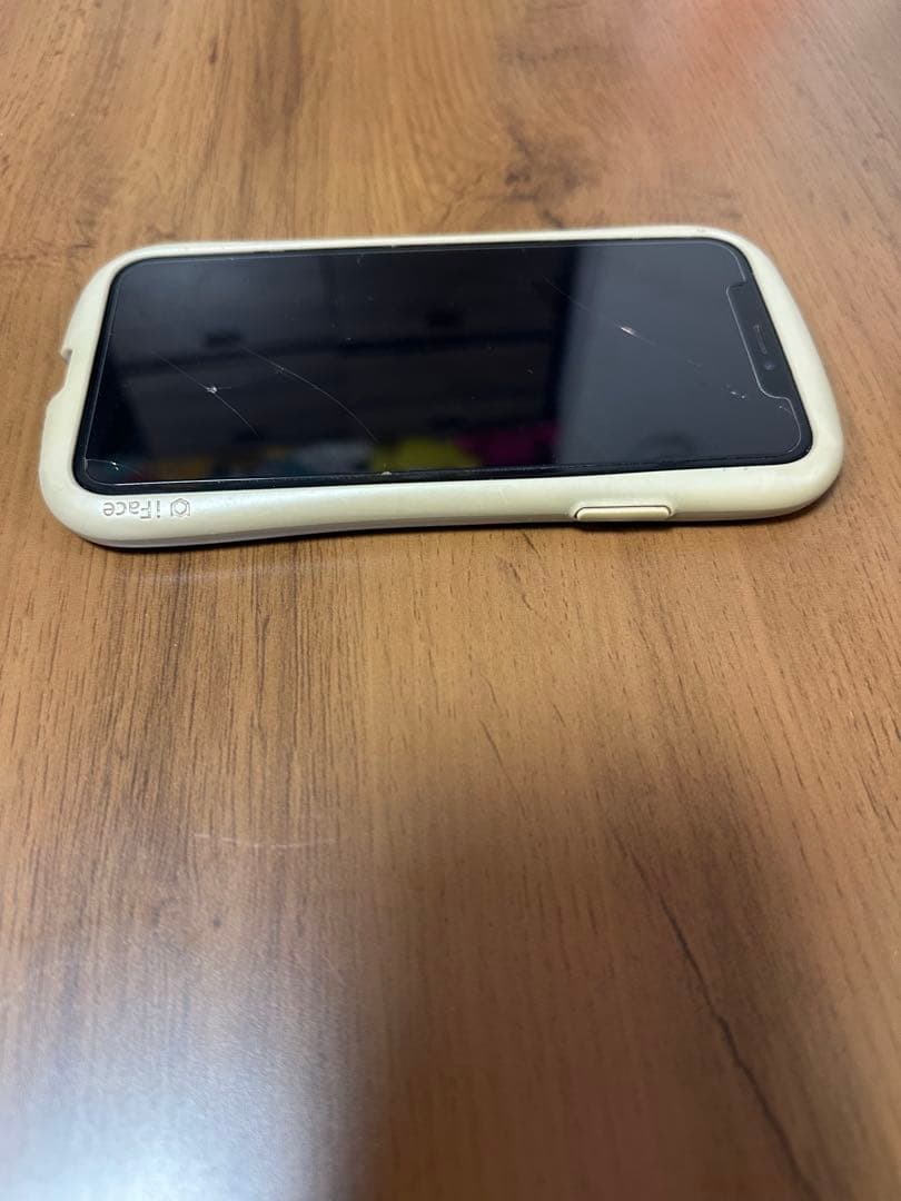 iPhone XR 64GB バッテリー82% iFaceケース付き