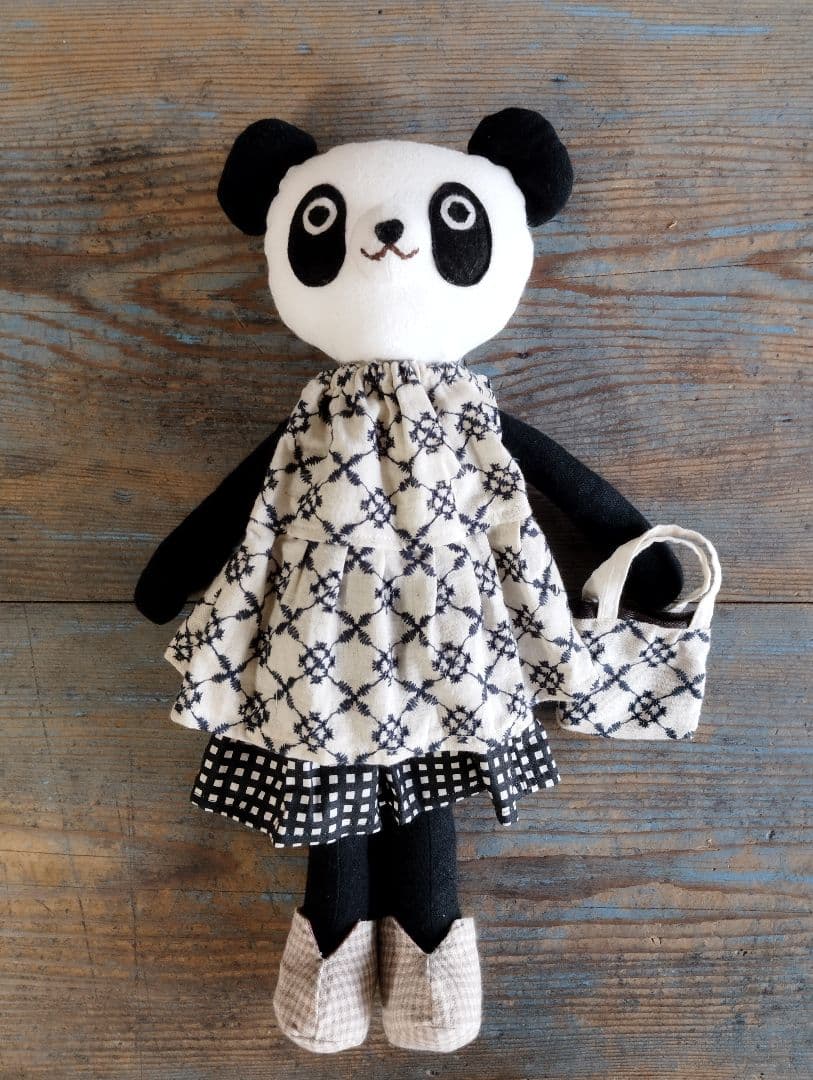 バンドメイド・パンダの着せ替え人形セット