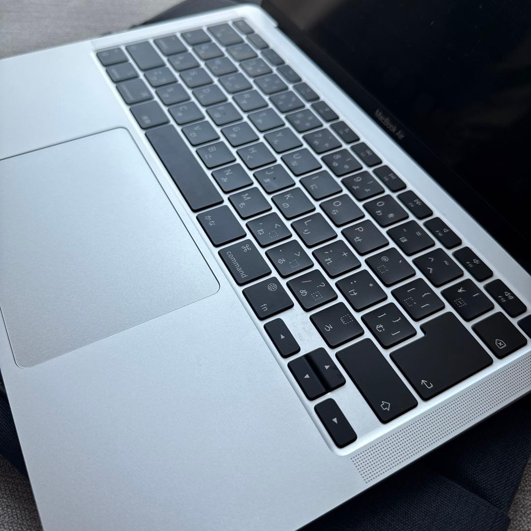 M1 MacBook Air 2020 M1 8G/256GB/おまけ付き