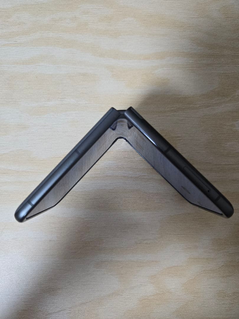 Motorola razr50 コアラグレイ