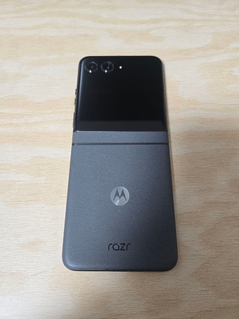 Motorola razr50 コアラグレイ