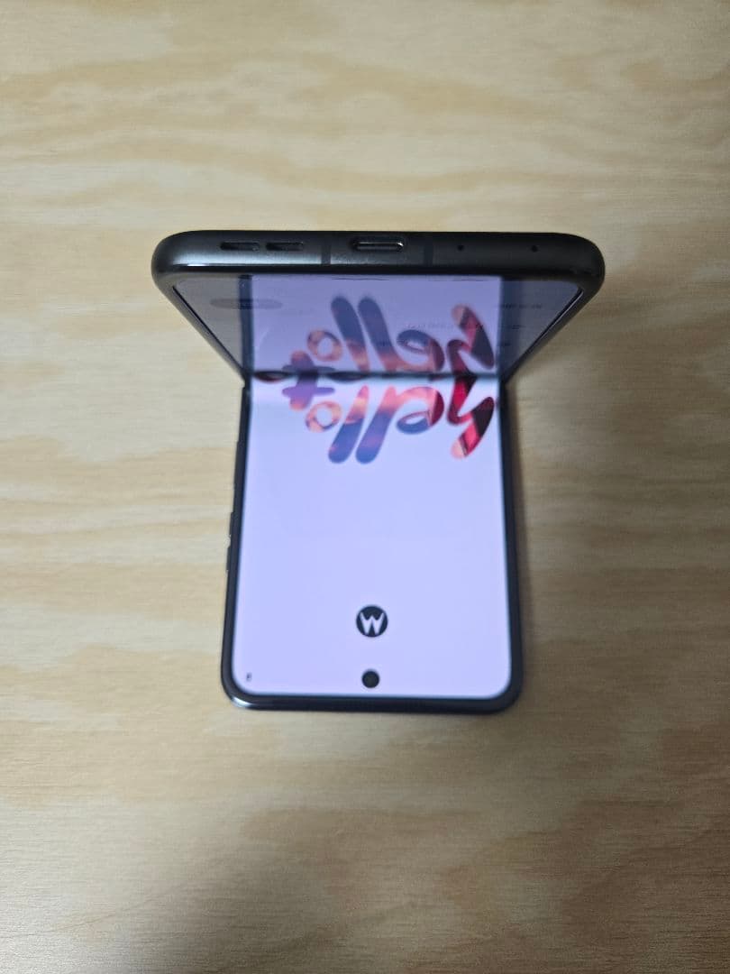 Motorola razr50 コアラグレイ