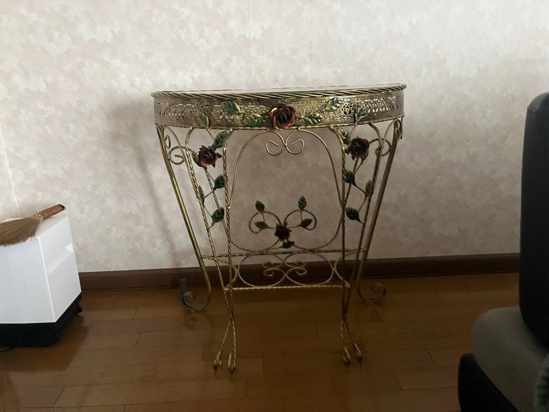 アテムです バラガラステーブル、バラアイアンテーブル、花台、フラワー台
