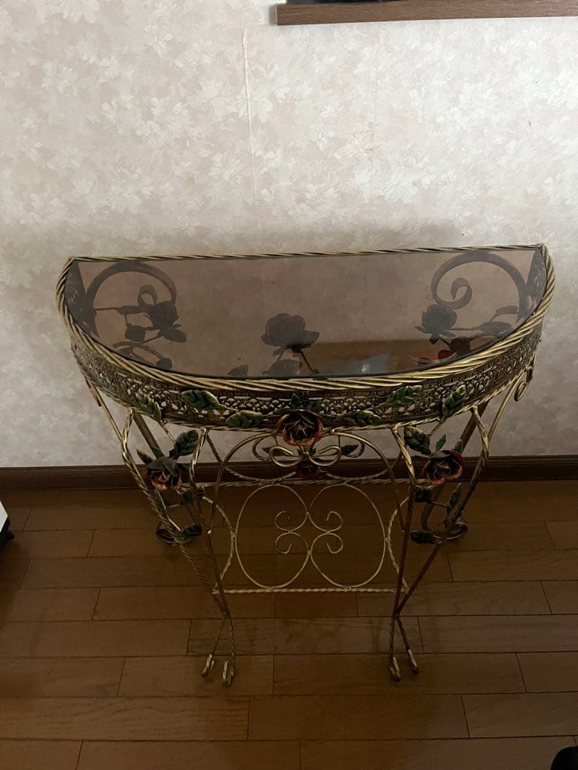 アテムです バラガラステーブル、バラアイアンテーブル、花台、フラワー台