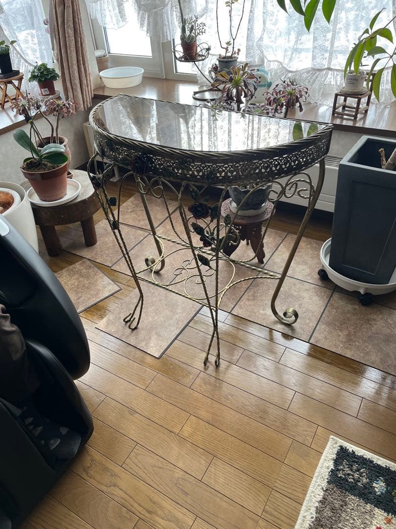アテムです バラガラステーブル、バラアイアンテーブル、花台、フラワー台