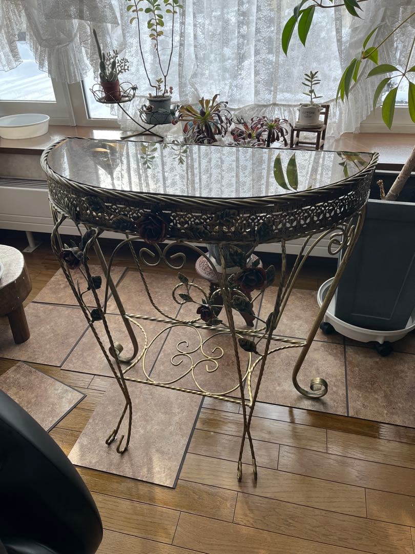 アテムです バラガラステーブル、バラアイアンテーブル、花台、フラワー台