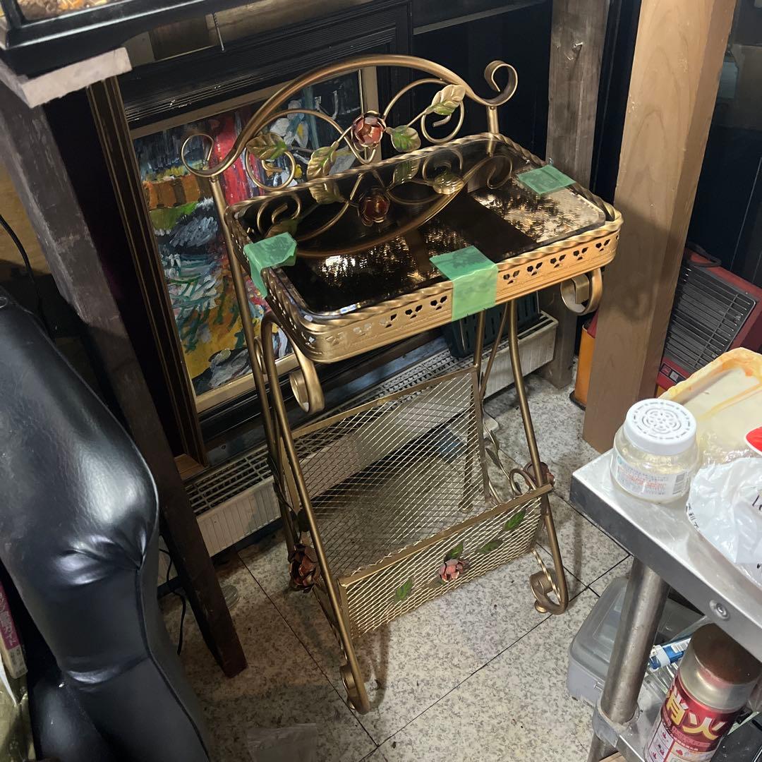 アテムです バラガラステーブル、バラアイアンテーブル、花台、フラワー台