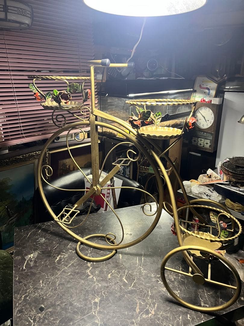 アテムです バラガラステーブル、バラアイアンテーブル、花台、フラワー台