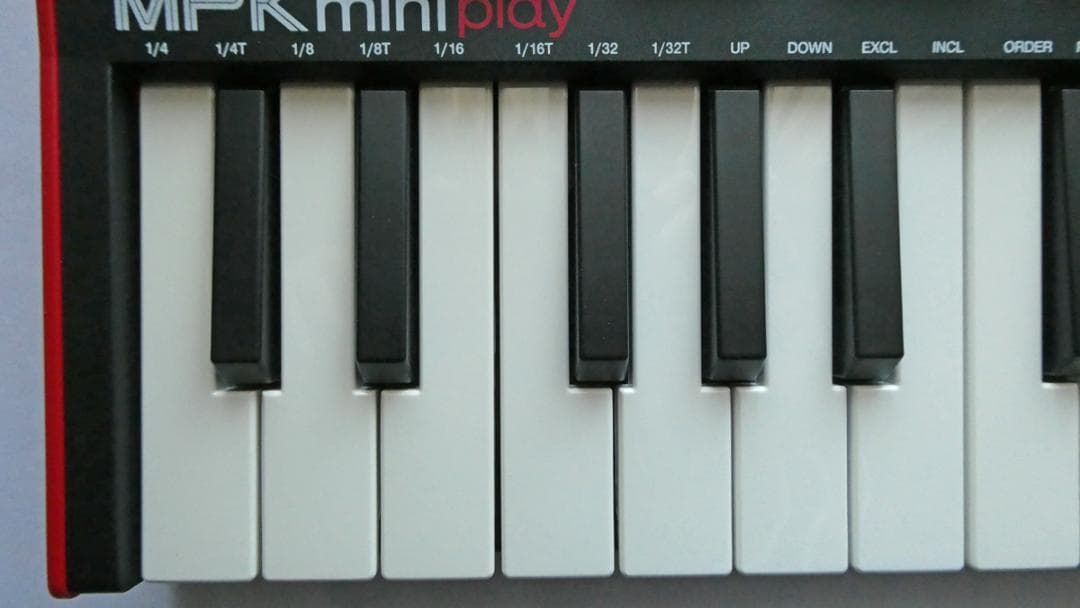 AKAI MPK mini play MK3 シンセサイザー