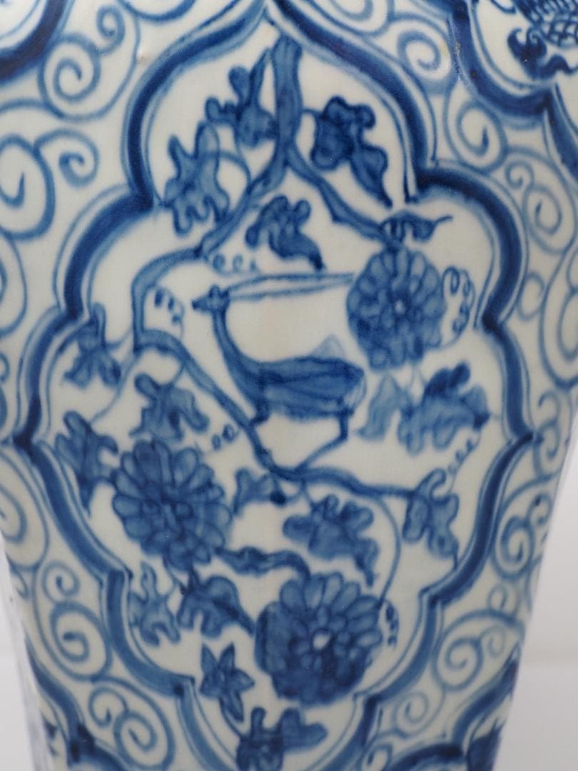 青花　染付　八角瓶　鳳凰　麒麟　葡萄　昆虫　花鳥風月　中国　中華　壺